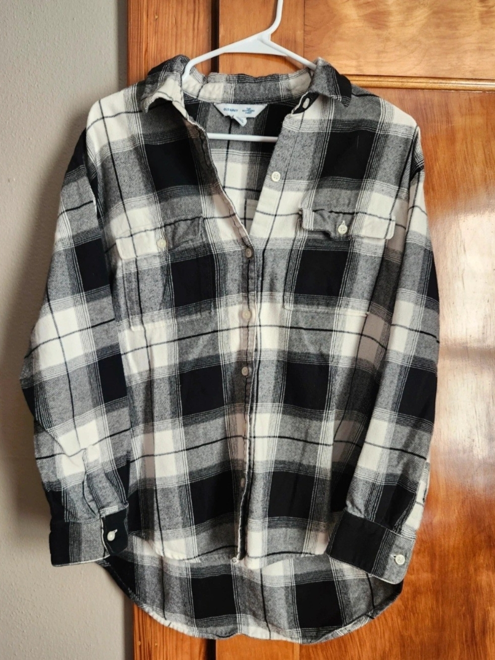 Old Navy Black & White Plaid Flannel Button-Down Shirt